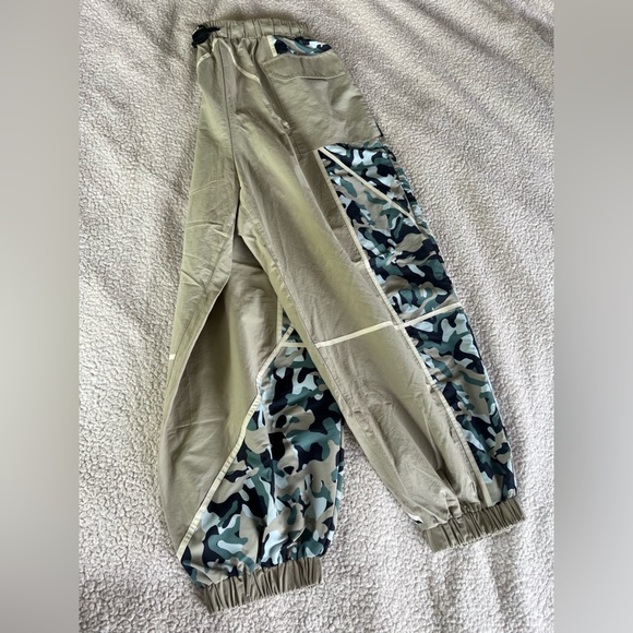 Like New! ASOS DESIGN Camo Pants Festival Parachute Shell Windbreaker Street -10 - Picture 13 of 14